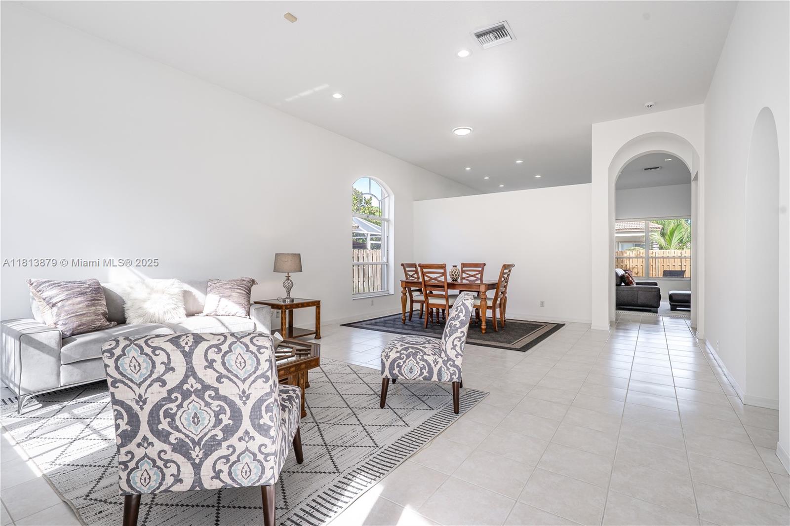 1123 NW 131st Ave, Pembroke Pines, FL, 33028/$675,000 3 1123 NW 131st Ave