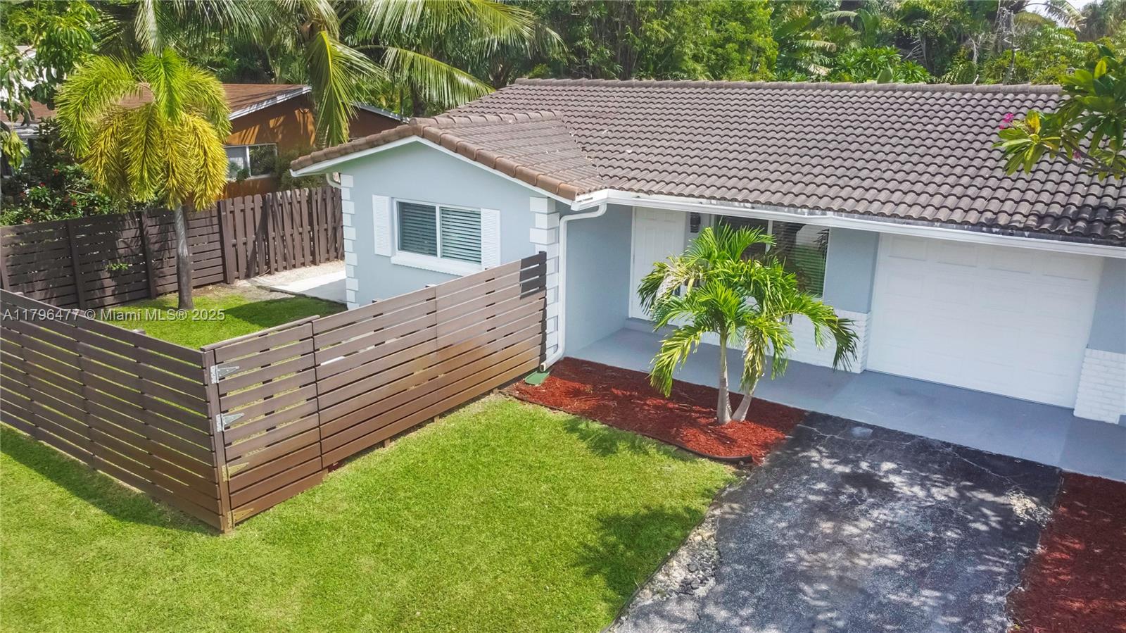Rental Property at 3340 Ne 13th Ave 3340, Oakland Park, Miami-Dade County, Florida - Bedrooms: 1 
Bathrooms: 1  - $2,850 MO.