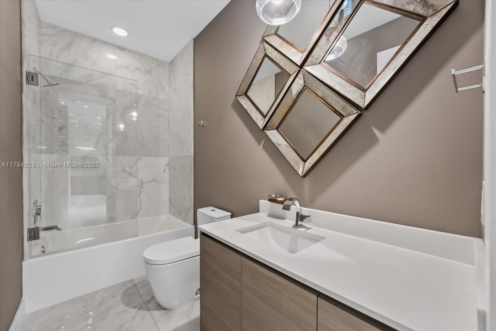 ICON BAY CONDO - Residential