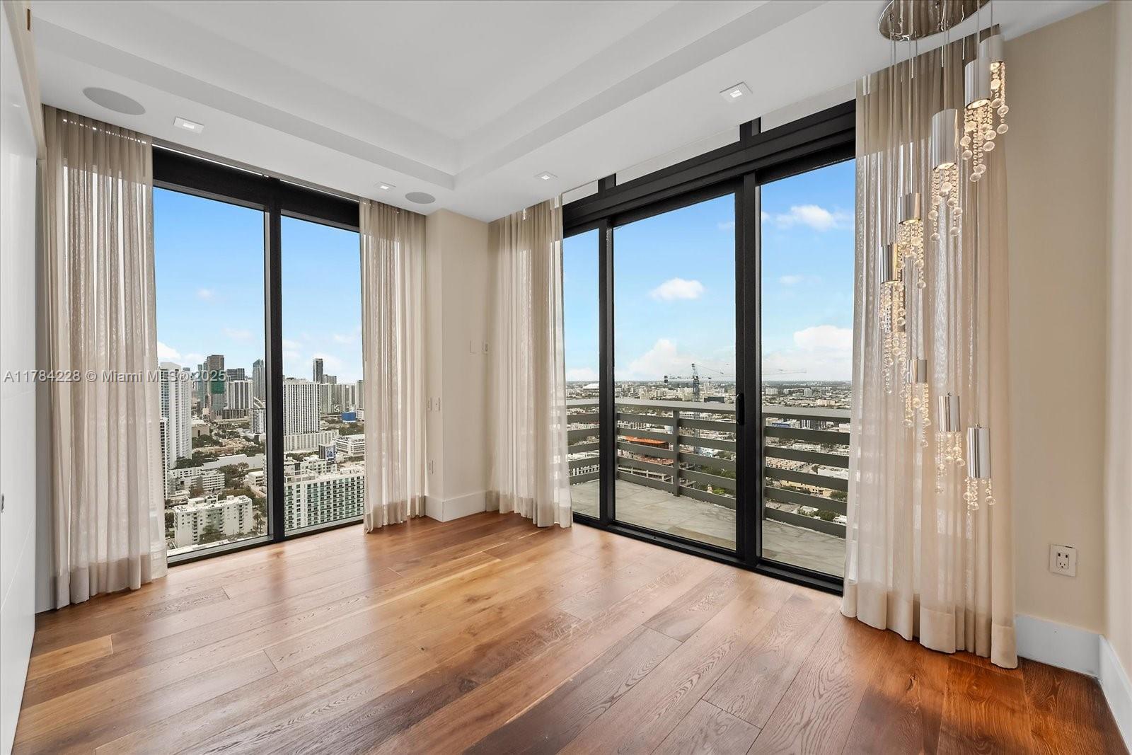 ICON BAY CONDO - Residential