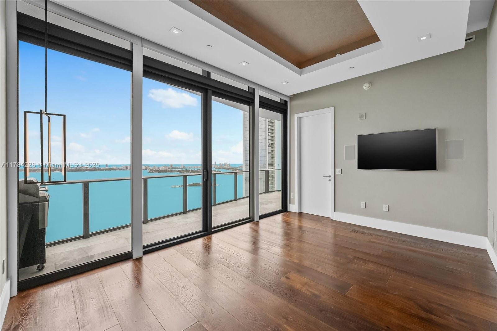 ICON BAY CONDO - Residential