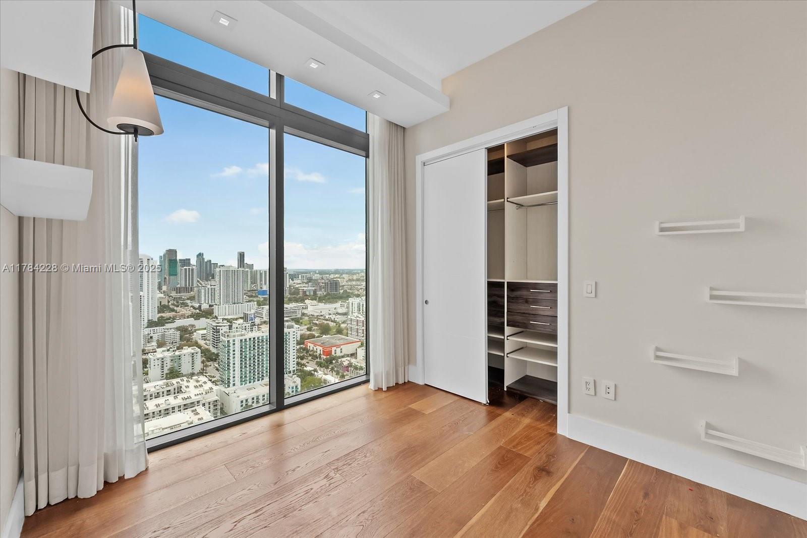 ICON BAY CONDO - Residential