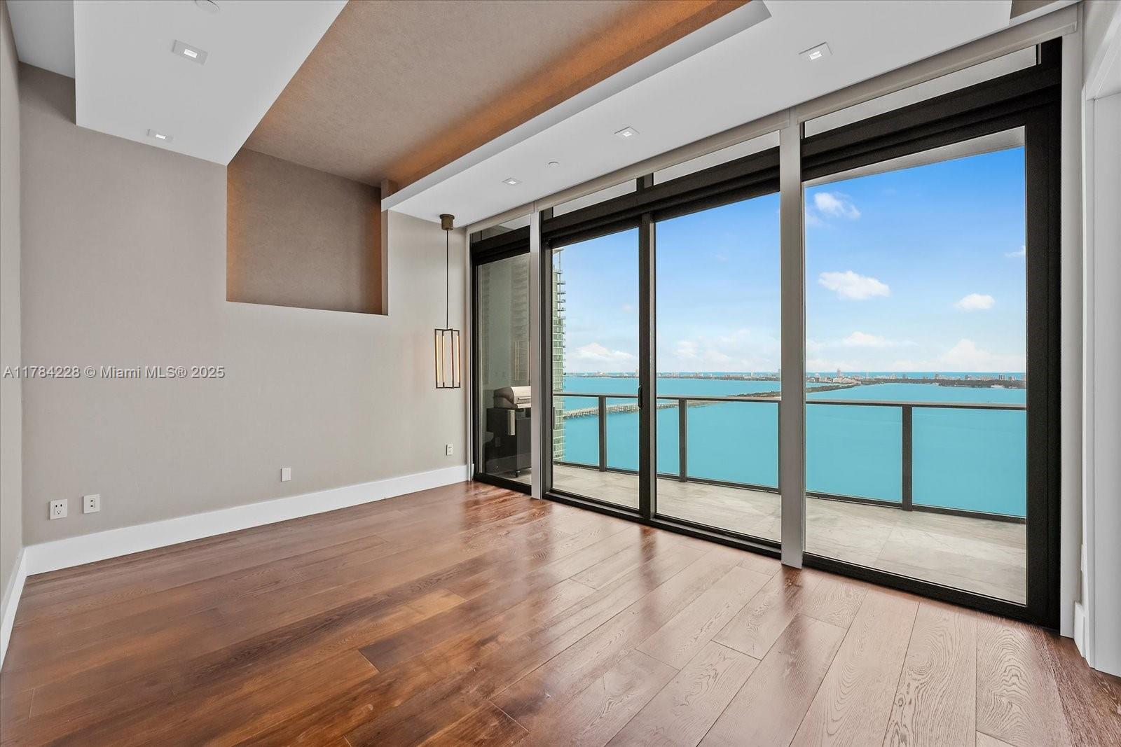ICON BAY CONDO - Residential