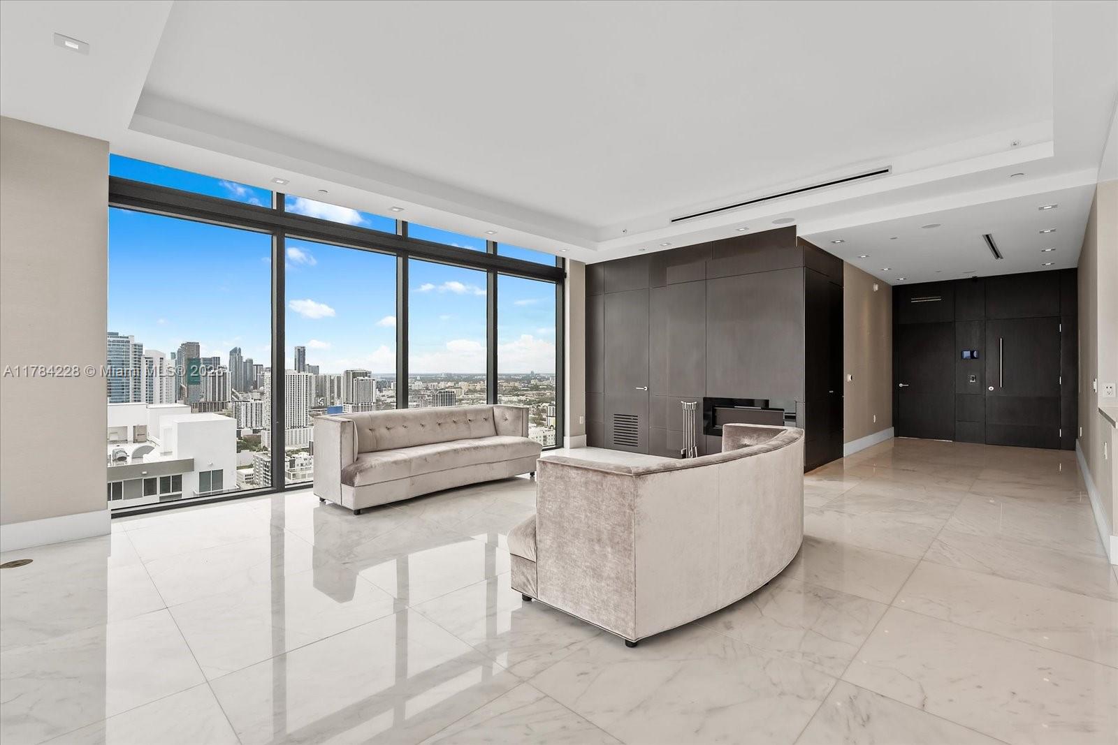 ICON BAY CONDO - Residential