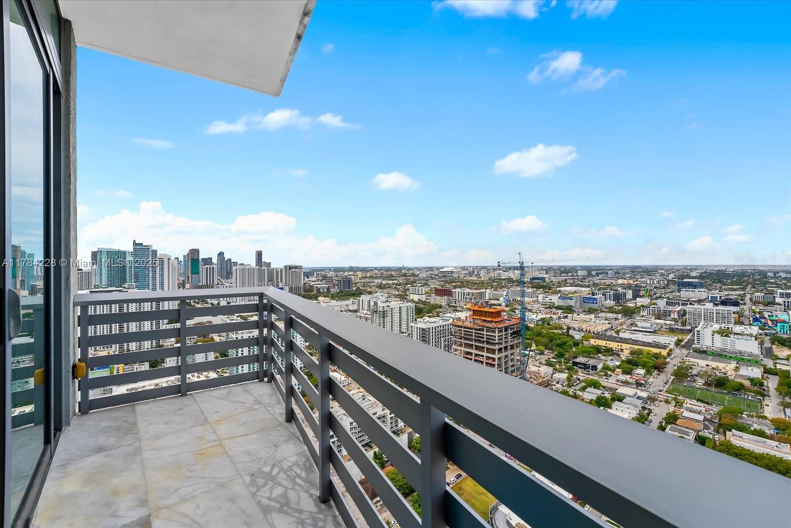 ICON BAY CONDO - Residential