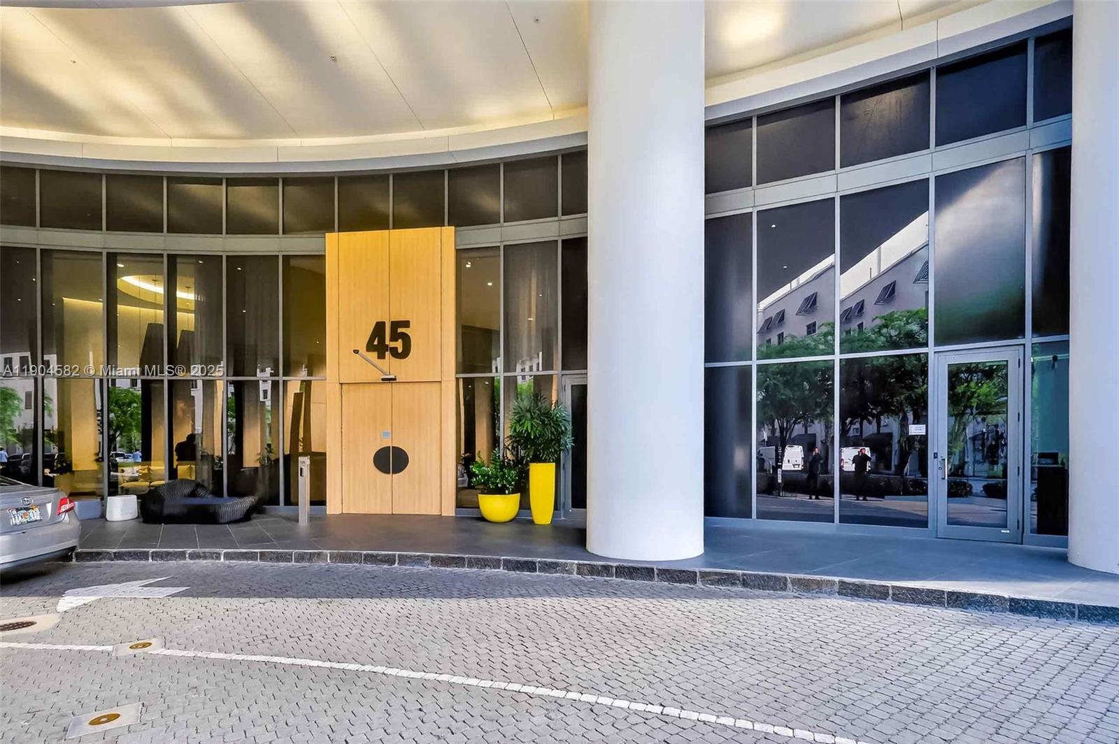 BRICKELL HEIGHTS EAST CON - Residential Lease