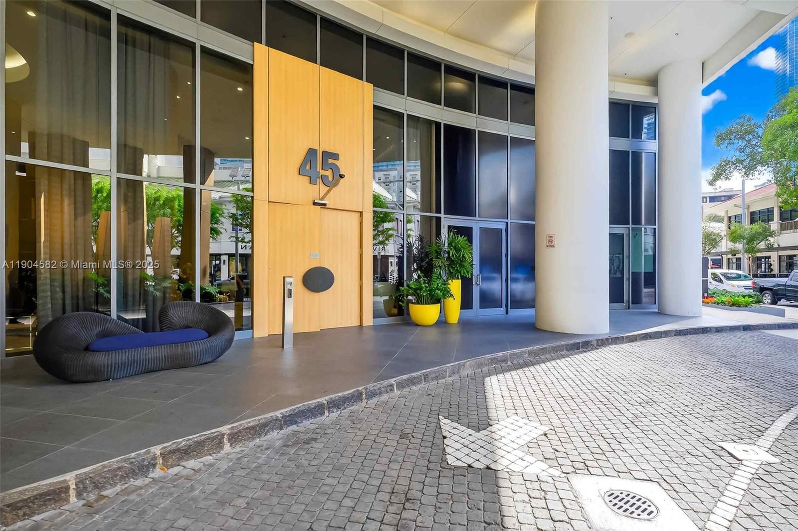 BRICKELL HEIGHTS EAST CON - Residential Lease