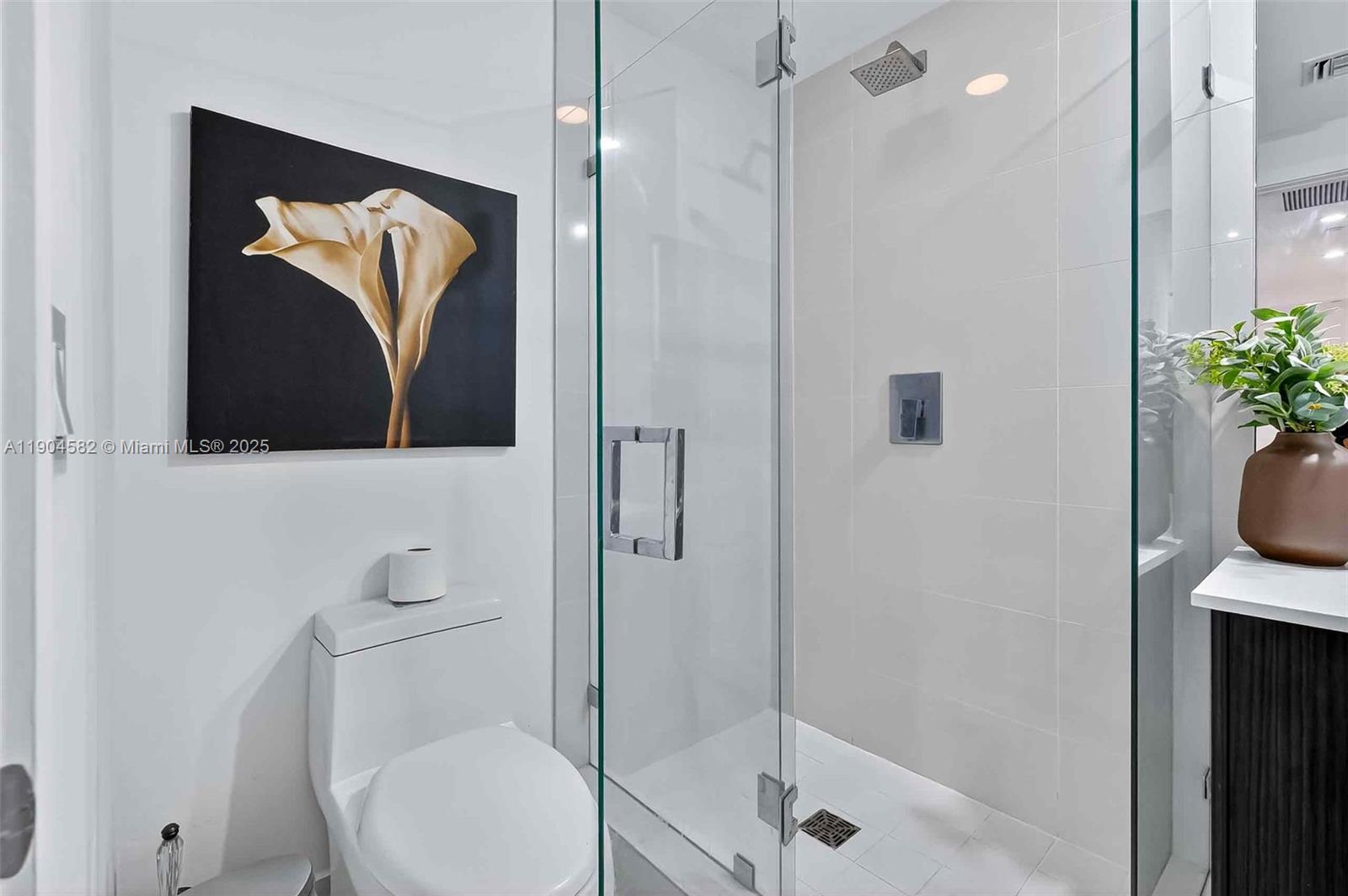 BRICKELL HEIGHTS EAST CON - Residential Lease