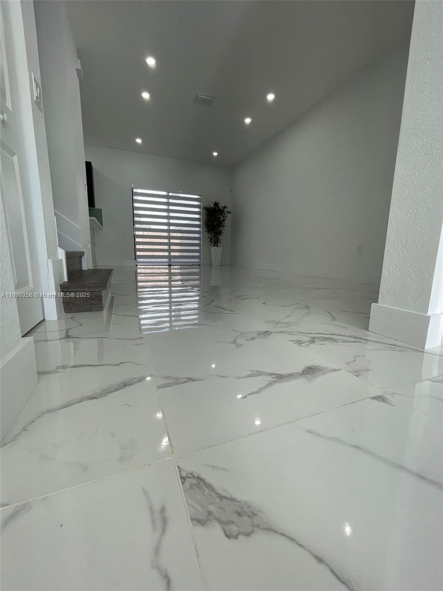 PINE ISLE - Residential