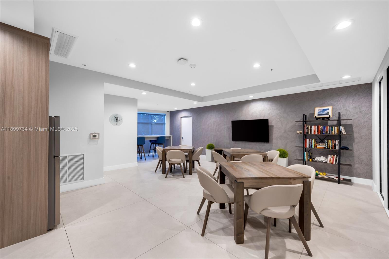 LUNA OCEAN RESIDENCES CON - Residential Lease