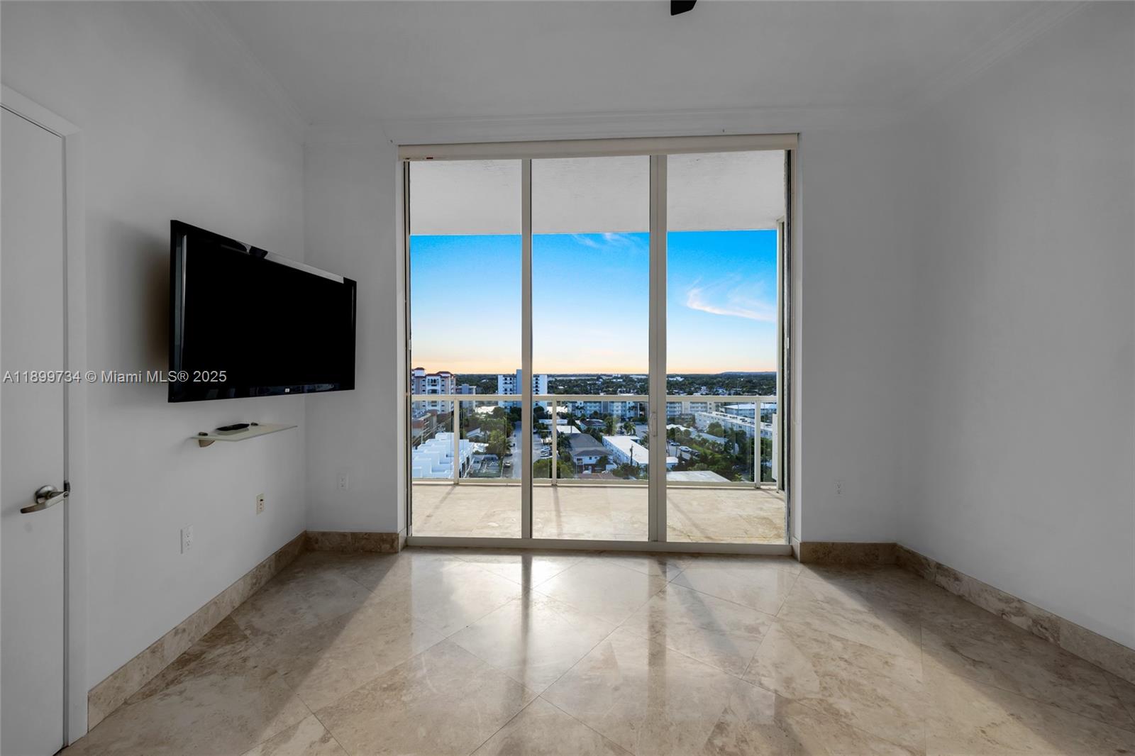 LUNA OCEAN RESIDENCES CON - Residential Lease