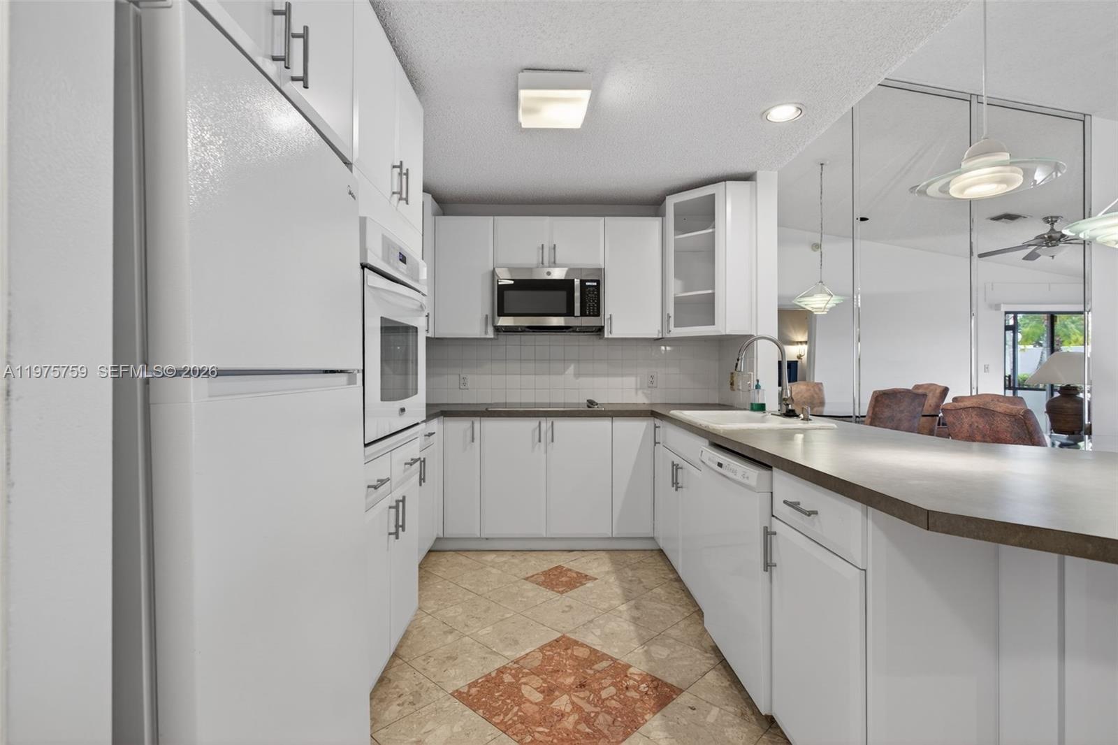 WOODLAND LAKES - Residential