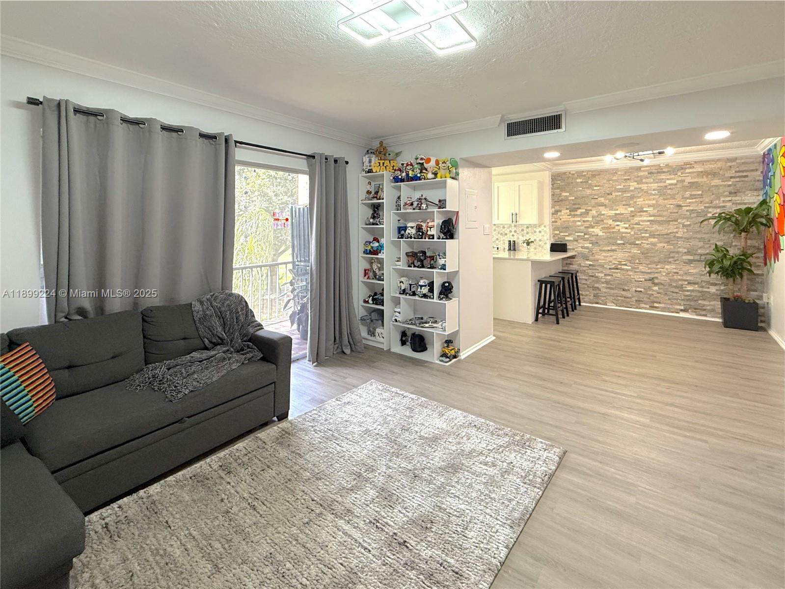 MANORS OF INVERRARY I-5 - Residential