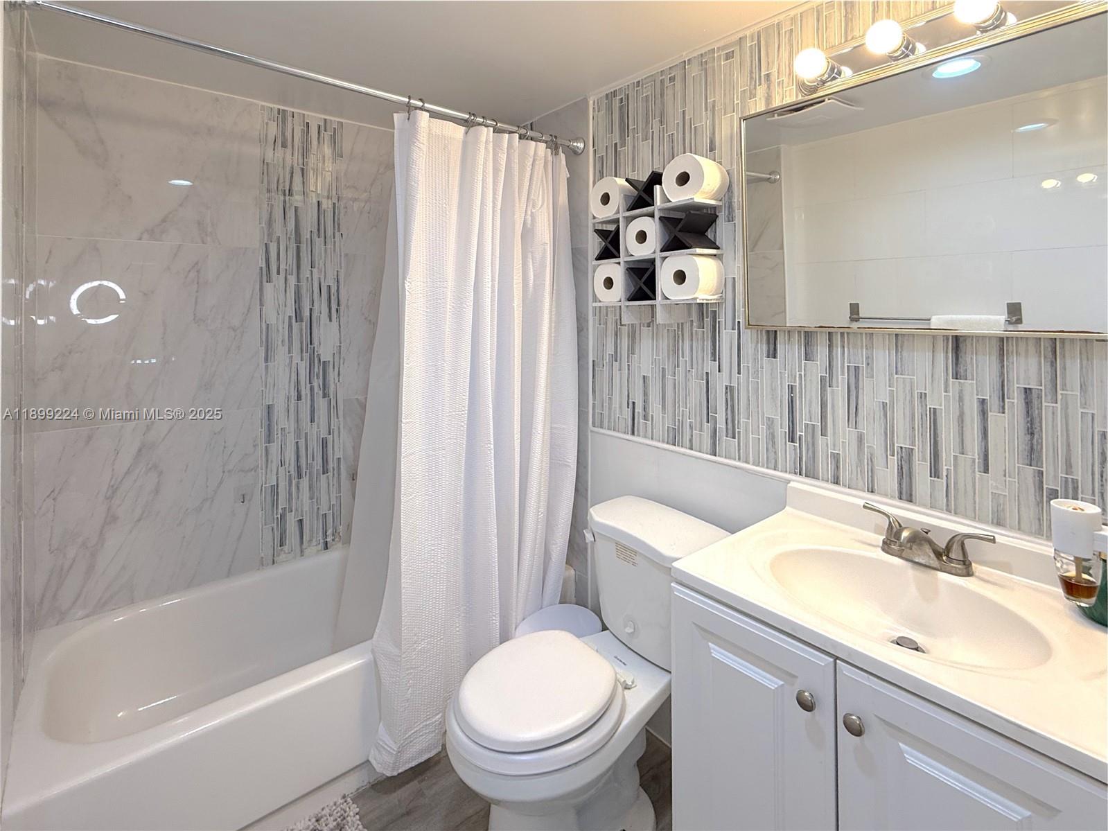 MANORS OF INVERRARY I-5 - Residential