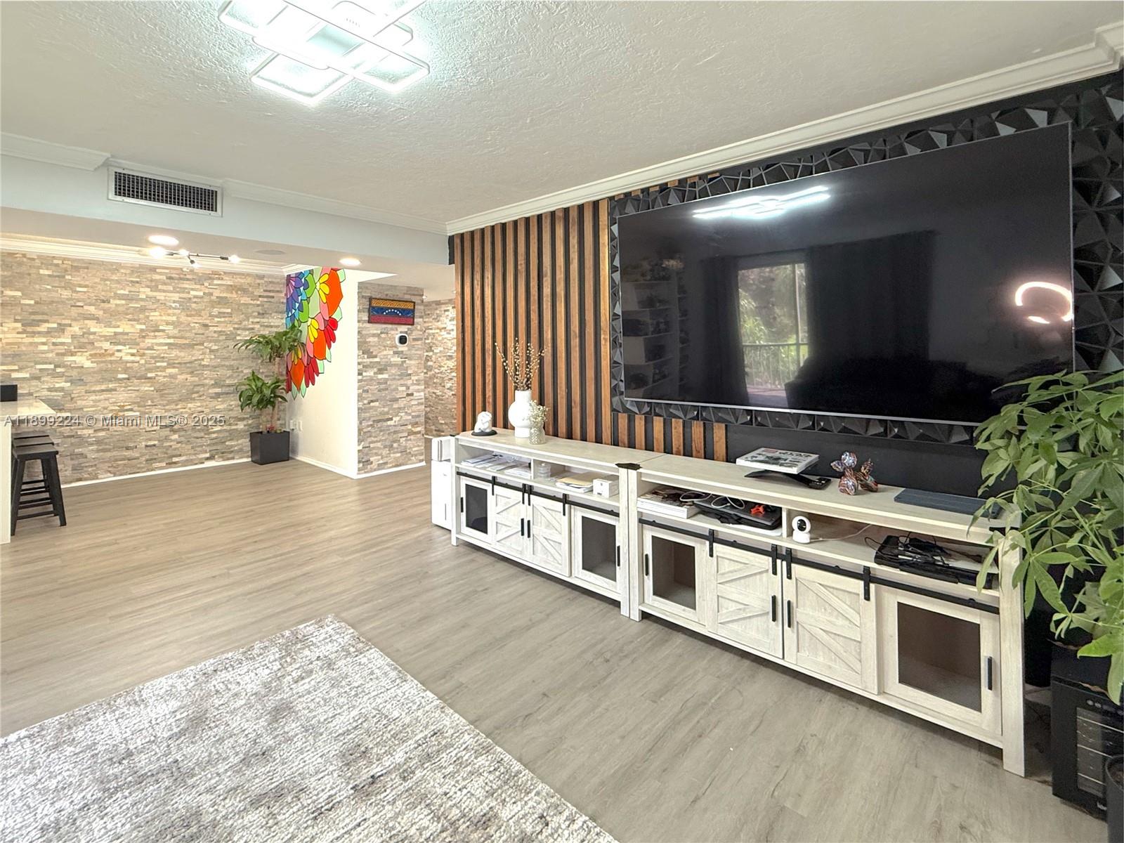 MANORS OF INVERRARY I-5 - Residential