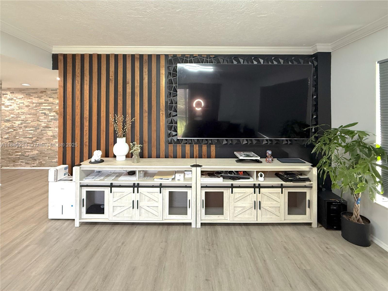 MANORS OF INVERRARY I-5 - Residential