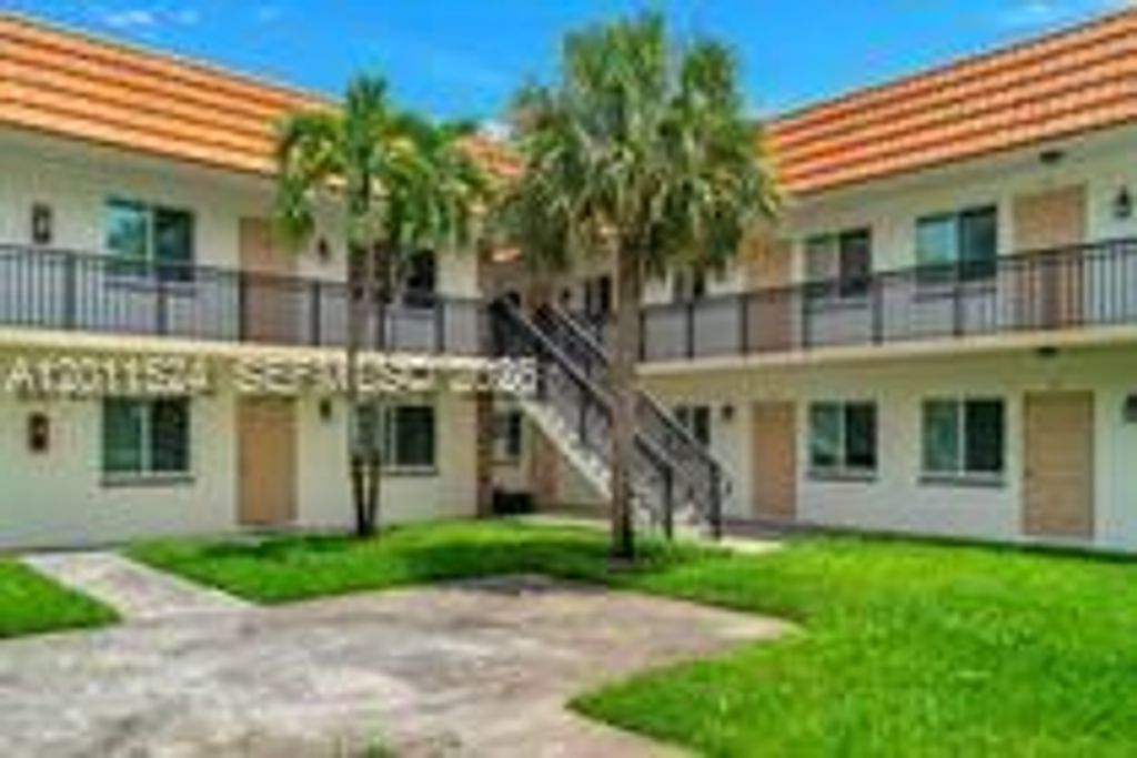 Photo of 6620 SW 39th St #B5, Davie, FL 33314 (MLS # A12011524)