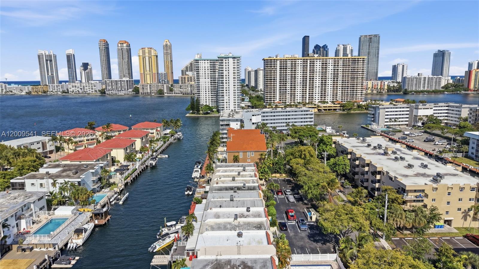 LAGO VERDE VILLAS CONDO - Residential