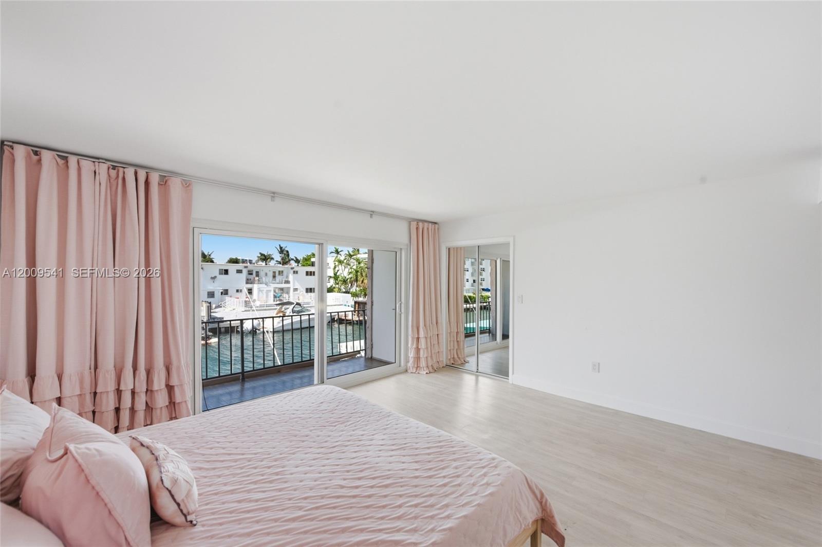 LAGO VERDE VILLAS CONDO - Residential