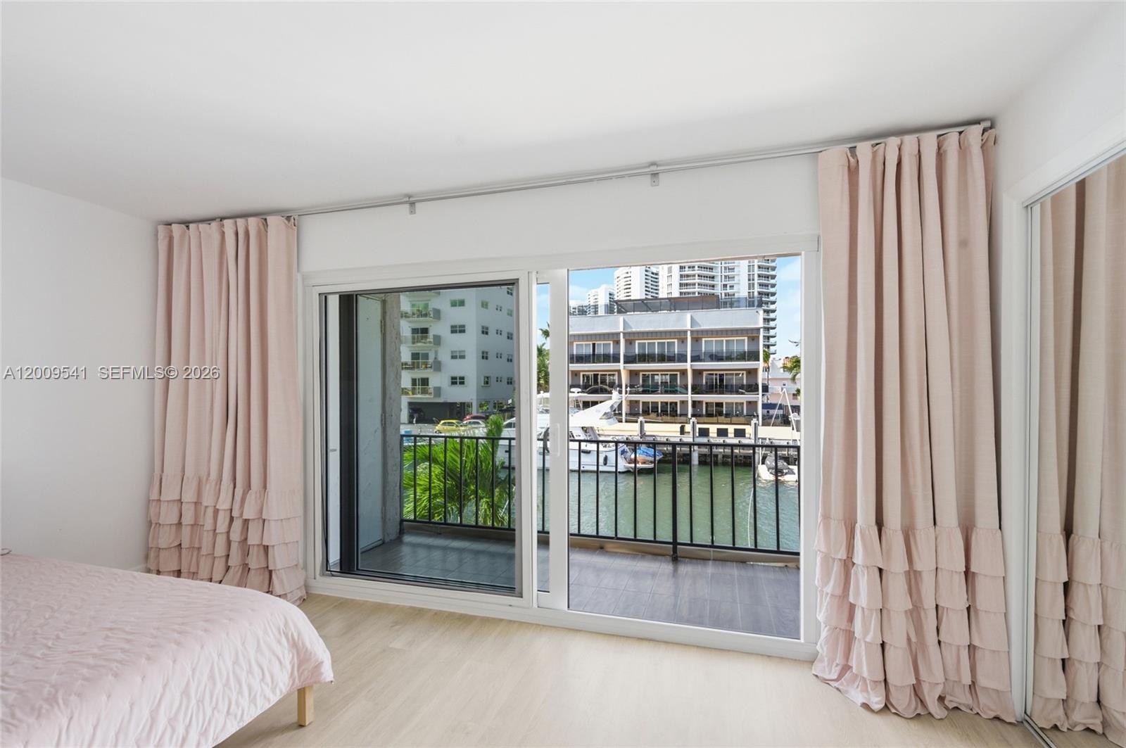 LAGO VERDE VILLAS CONDO - Residential