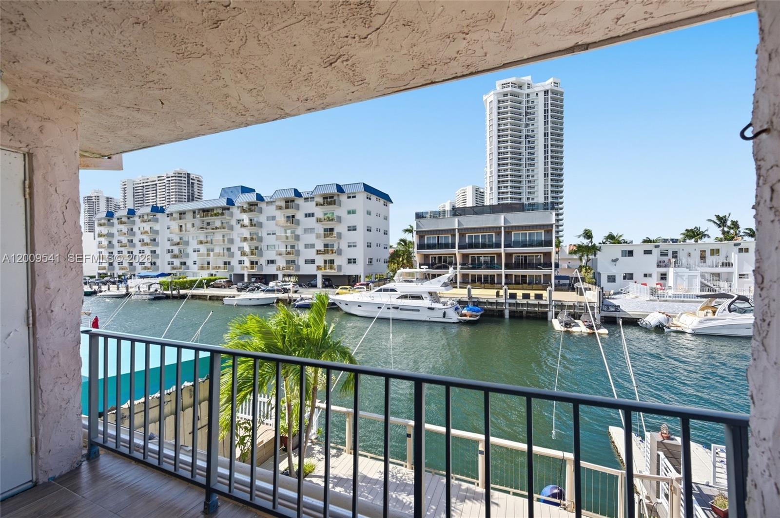 LAGO VERDE VILLAS CONDO - Residential