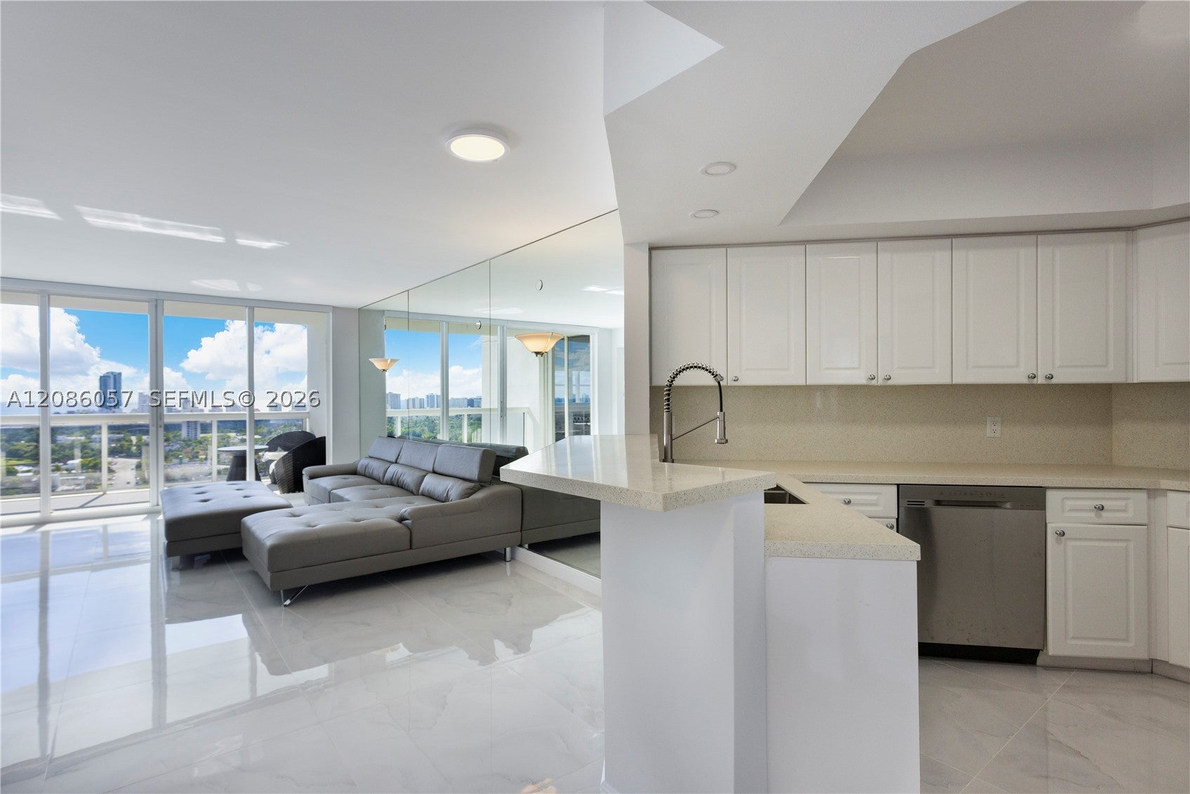 1800 Sunset Harbour Dr 2215