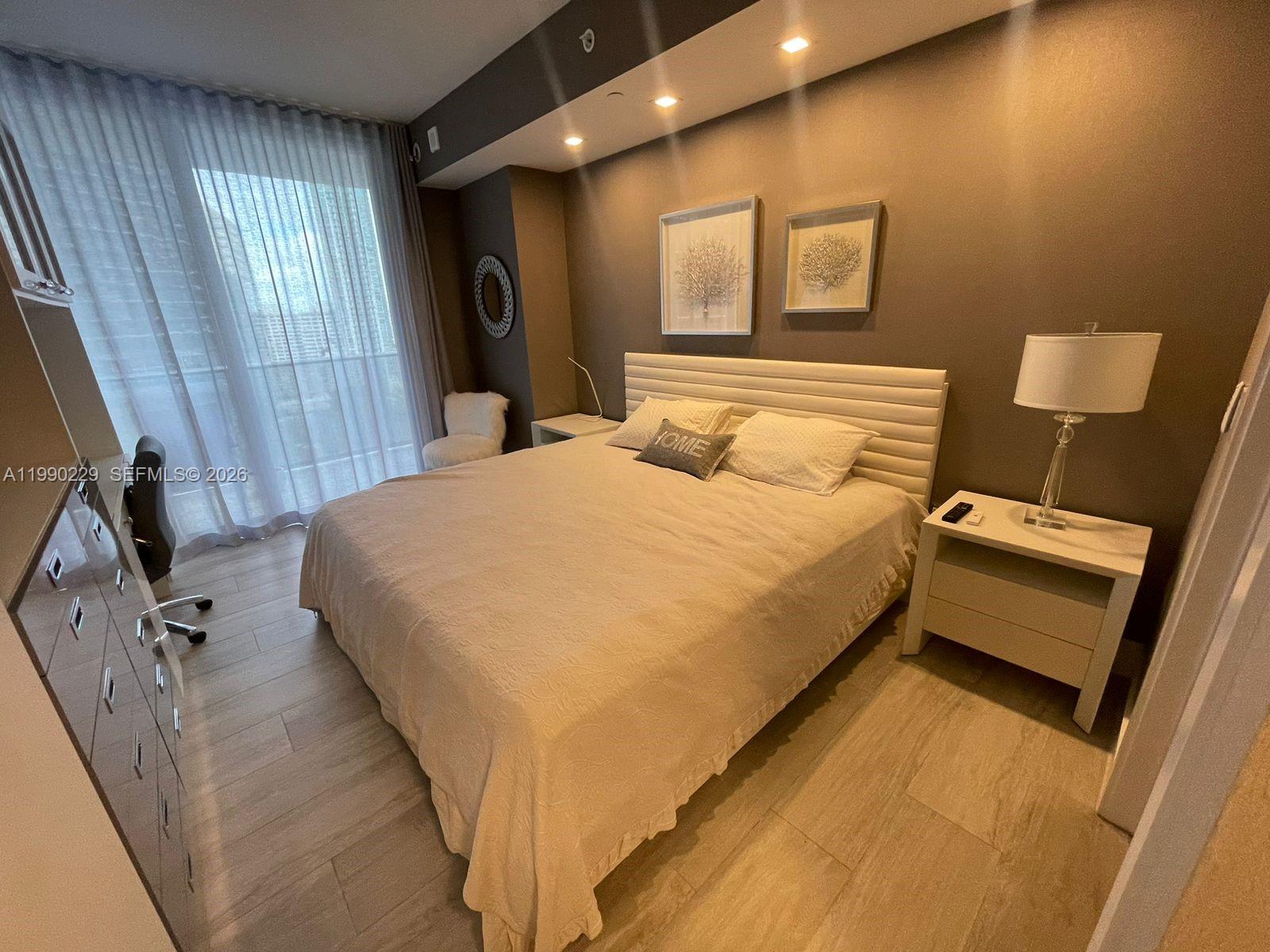 BRICKELL HEIGHTS EAST CON - Residential Lease