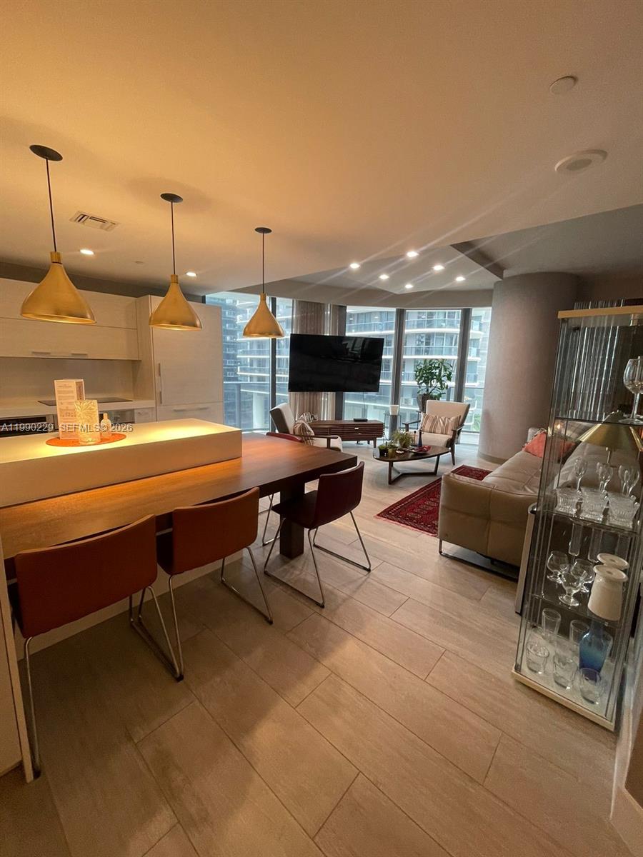 BRICKELL HEIGHTS EAST CON - Residential Lease
