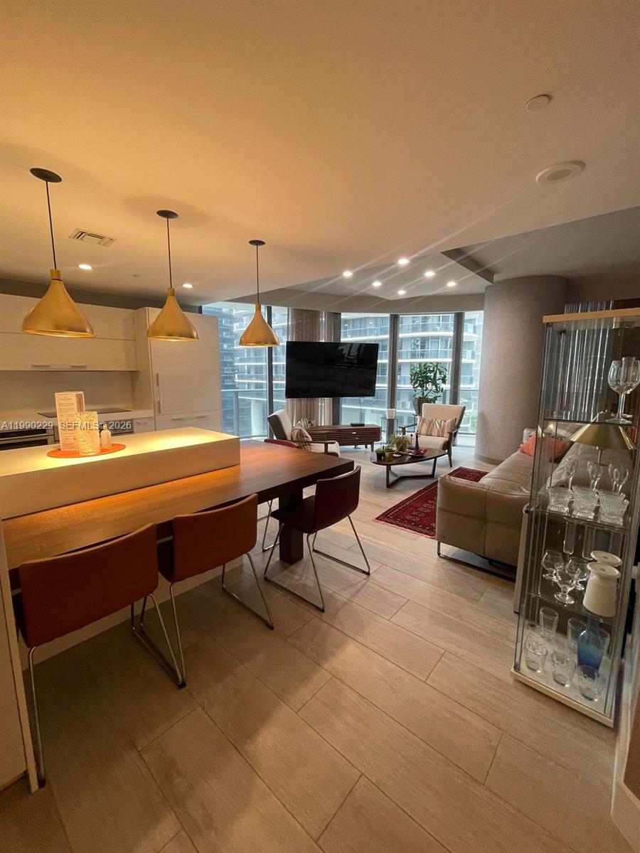 BRICKELL HEIGHTS EAST CON - Residential Lease