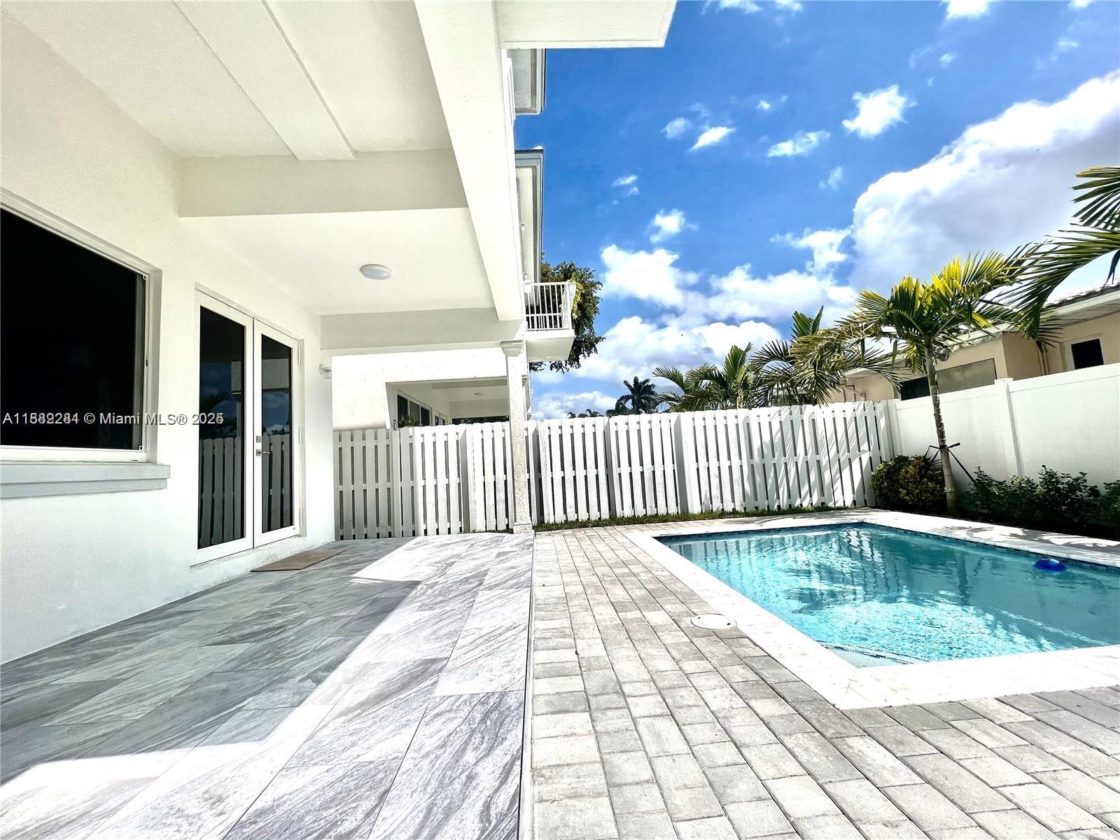 CORNER HOMES AT HAYES STR - Residential Lease