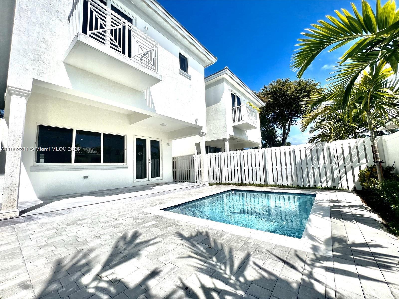 CORNER HOMES AT HAYES STR - Residential Lease