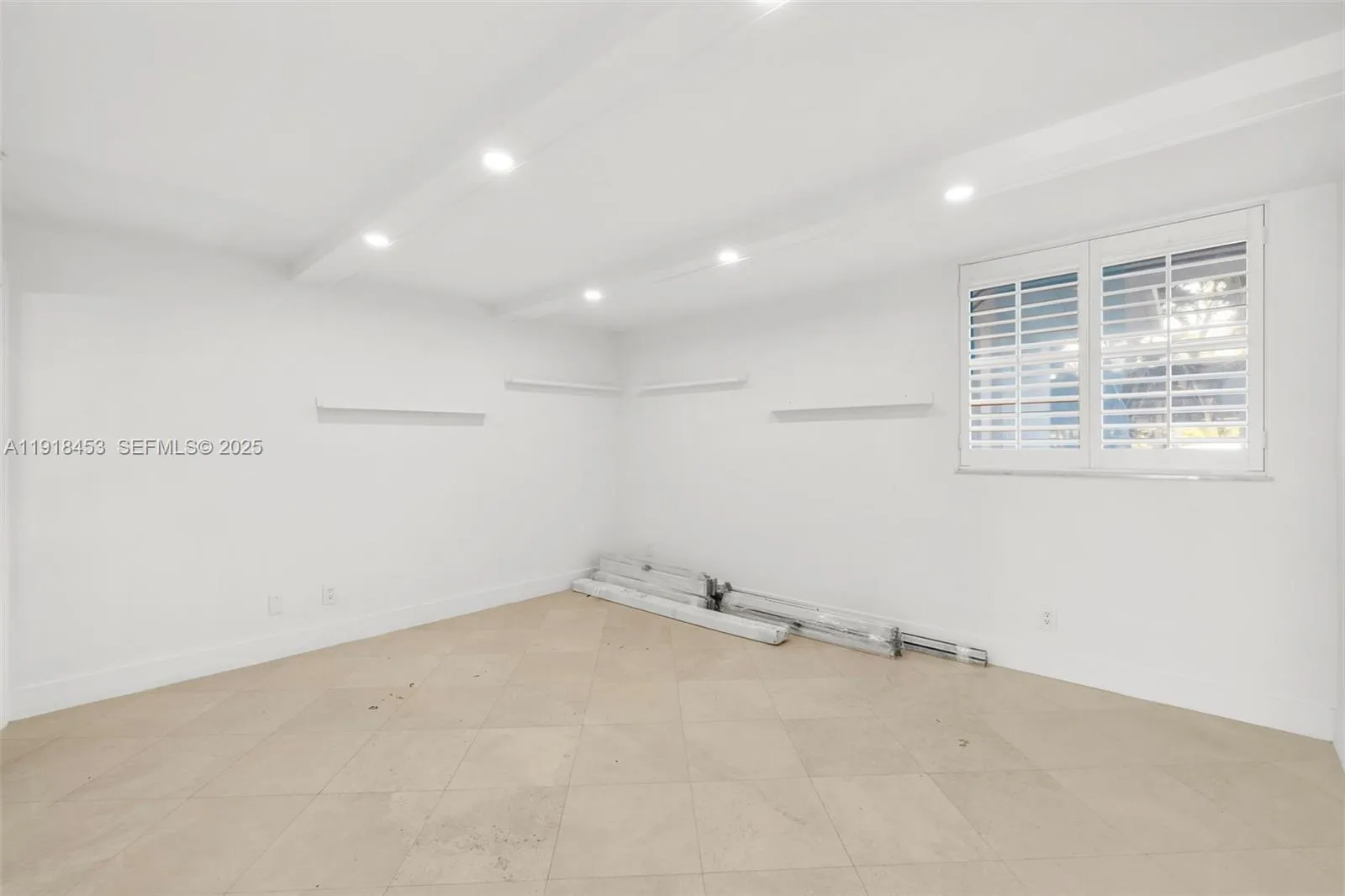 Key Biscayne, Florida 33149, United States, 3 Bedrooms Bedrooms, ,3 BathroomsBathrooms,Residential,Active,247550