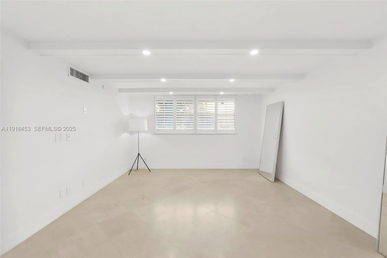 Key Biscayne, Florida 33149, United States, 3 Bedrooms Bedrooms, ,3 BathroomsBathrooms,Residential,Active,247550