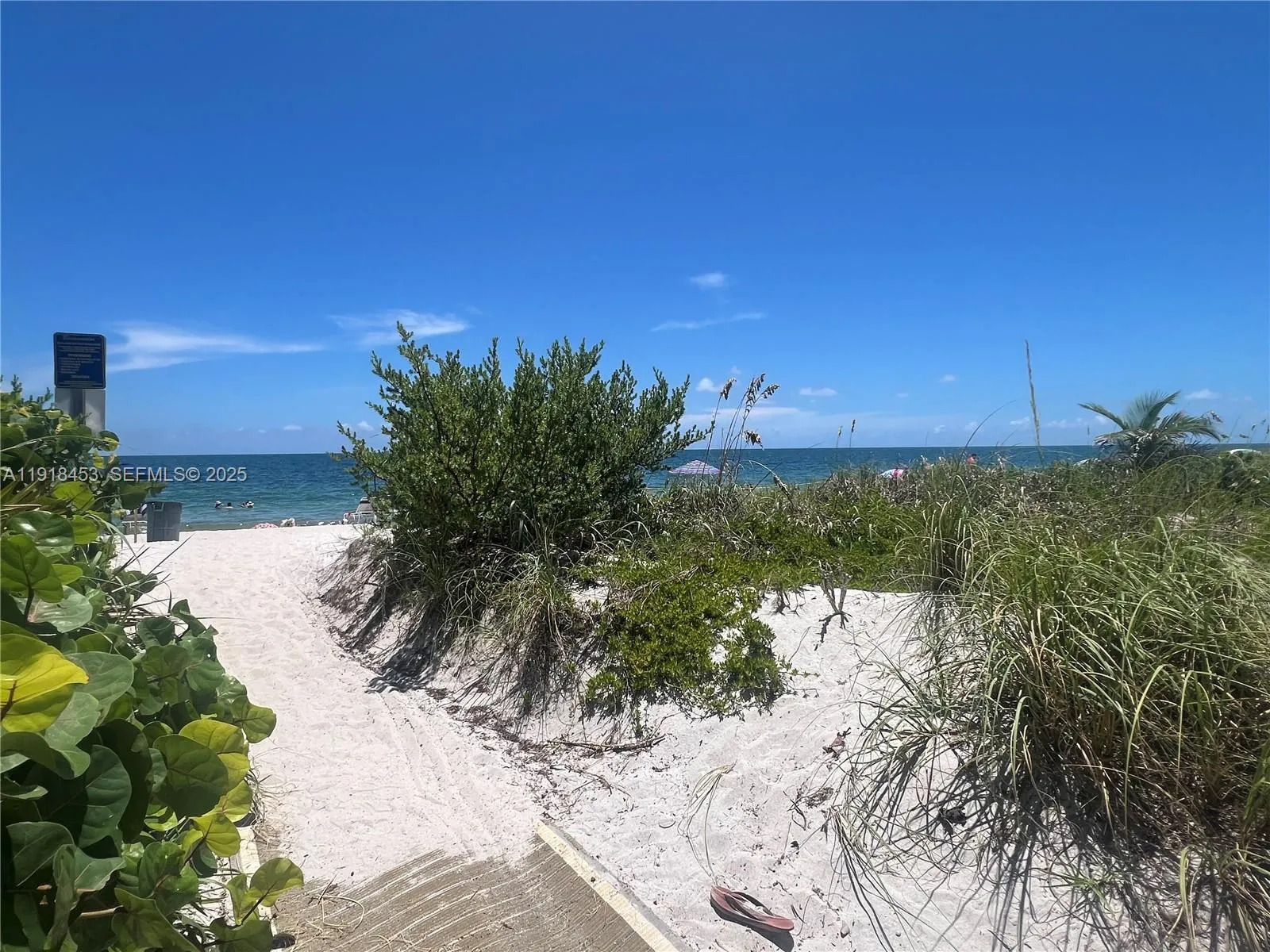Key Biscayne, Florida 33149, United States, 3 Bedrooms Bedrooms, ,3 BathroomsBathrooms,Residential,Active,247550