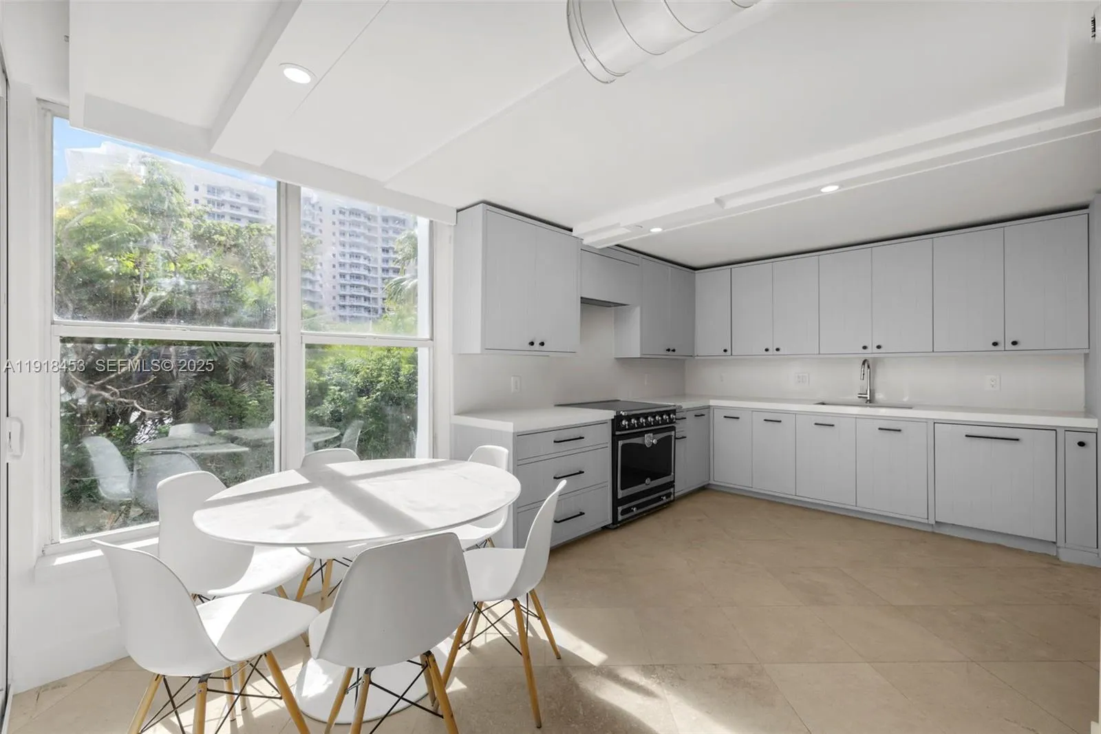 Key Biscayne, Florida 33149, United States, 3 Bedrooms Bedrooms, ,3 BathroomsBathrooms,Residential,Active,247550