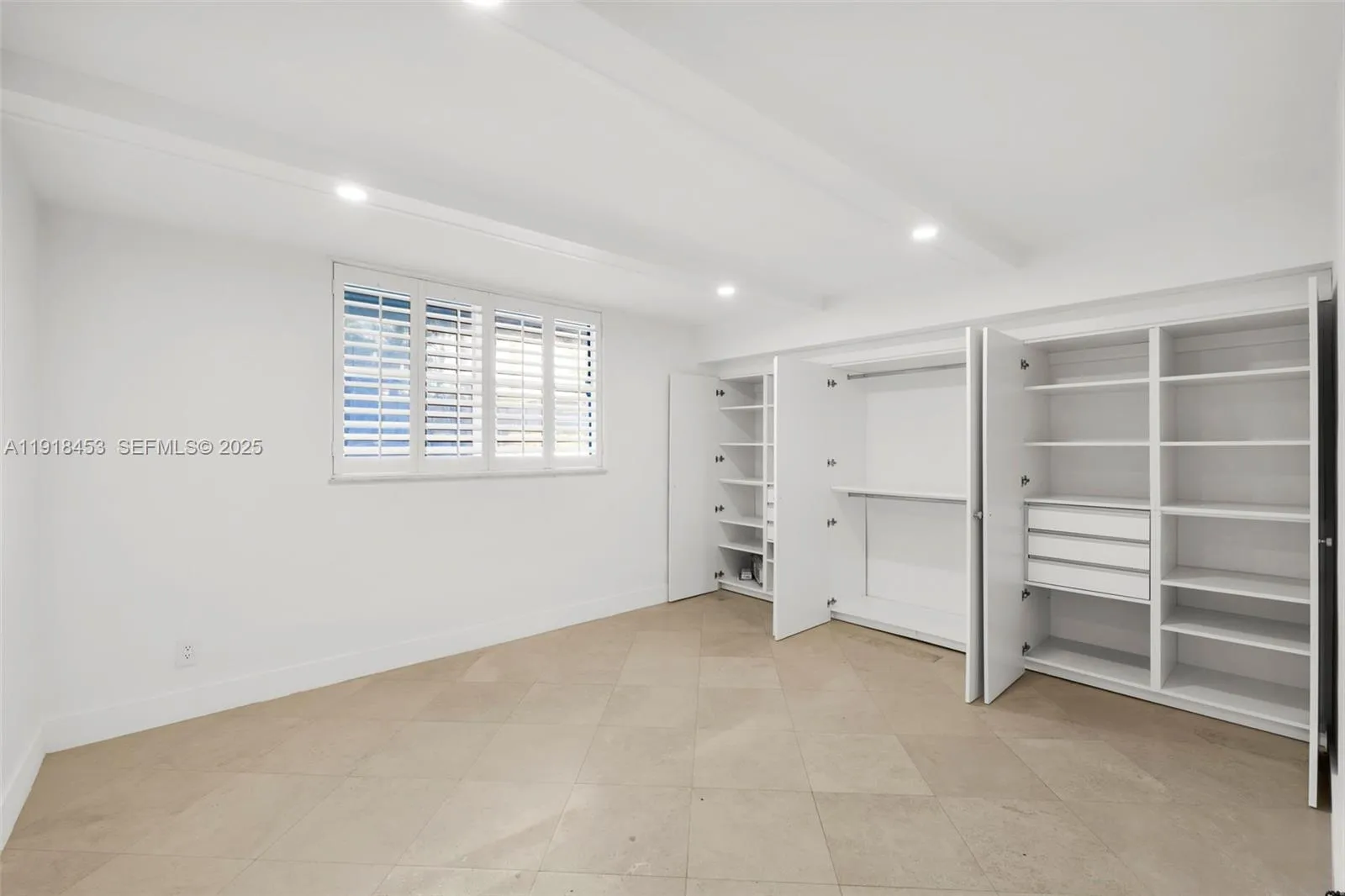 Key Biscayne, Florida 33149, United States, 3 Bedrooms Bedrooms, ,3 BathroomsBathrooms,Residential,Active,247550