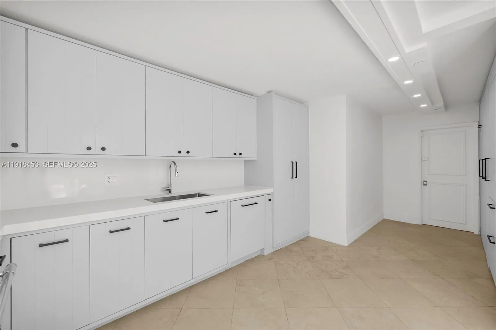 Key Biscayne, Florida 33149, United States, 3 Bedrooms Bedrooms, ,3 BathroomsBathrooms,Residential,Active,247550