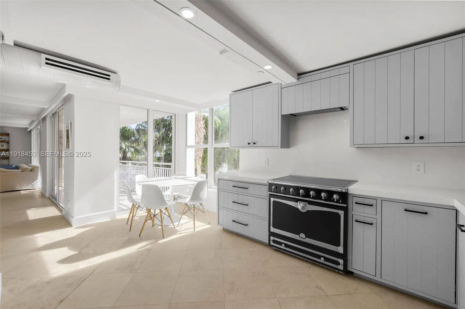 Key Biscayne, Florida 33149, United States, 3 Bedrooms Bedrooms, ,3 BathroomsBathrooms,Residential,Active,247550