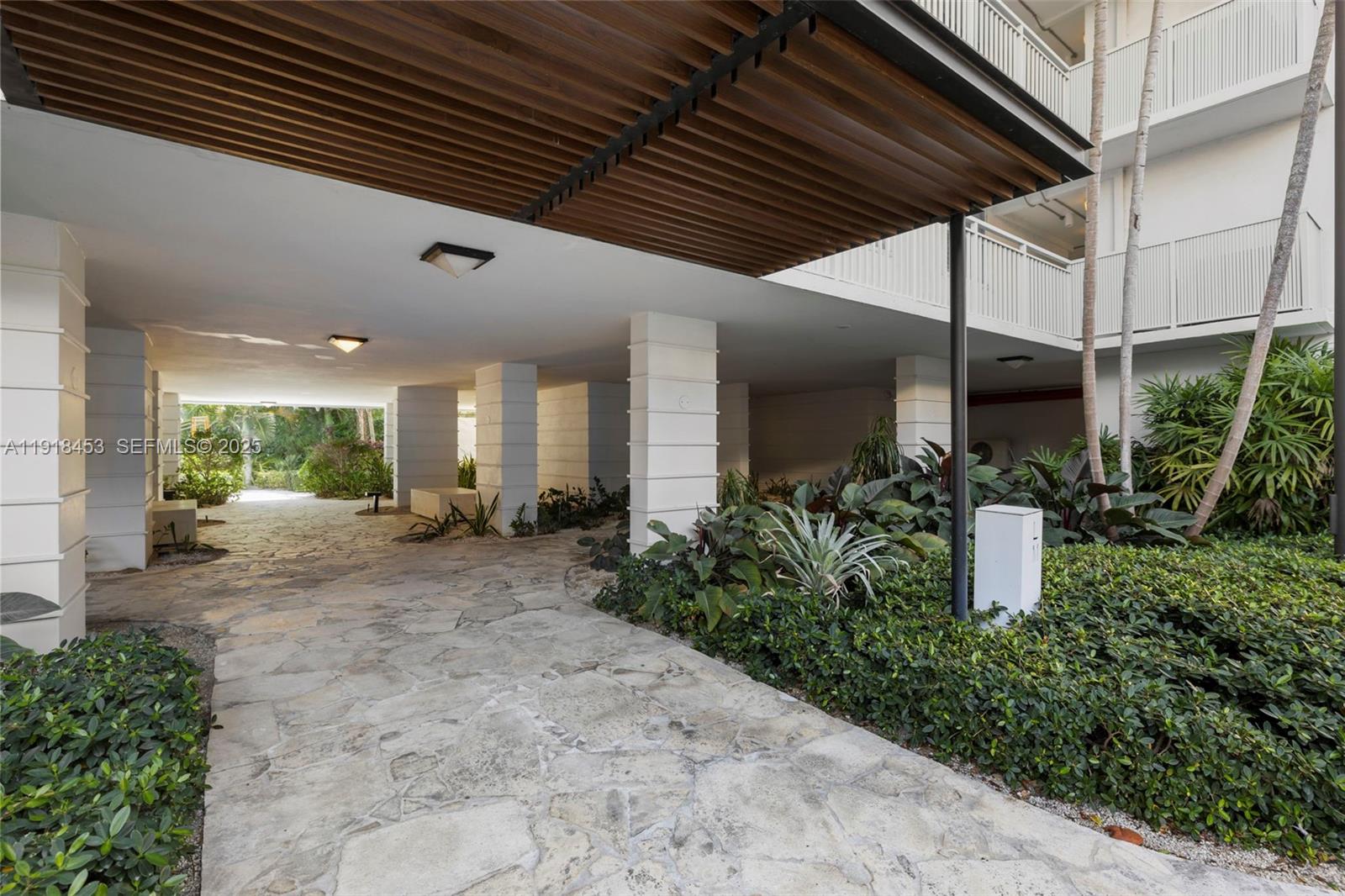 SANDS OF KEY BISCAYNE CON - Residential