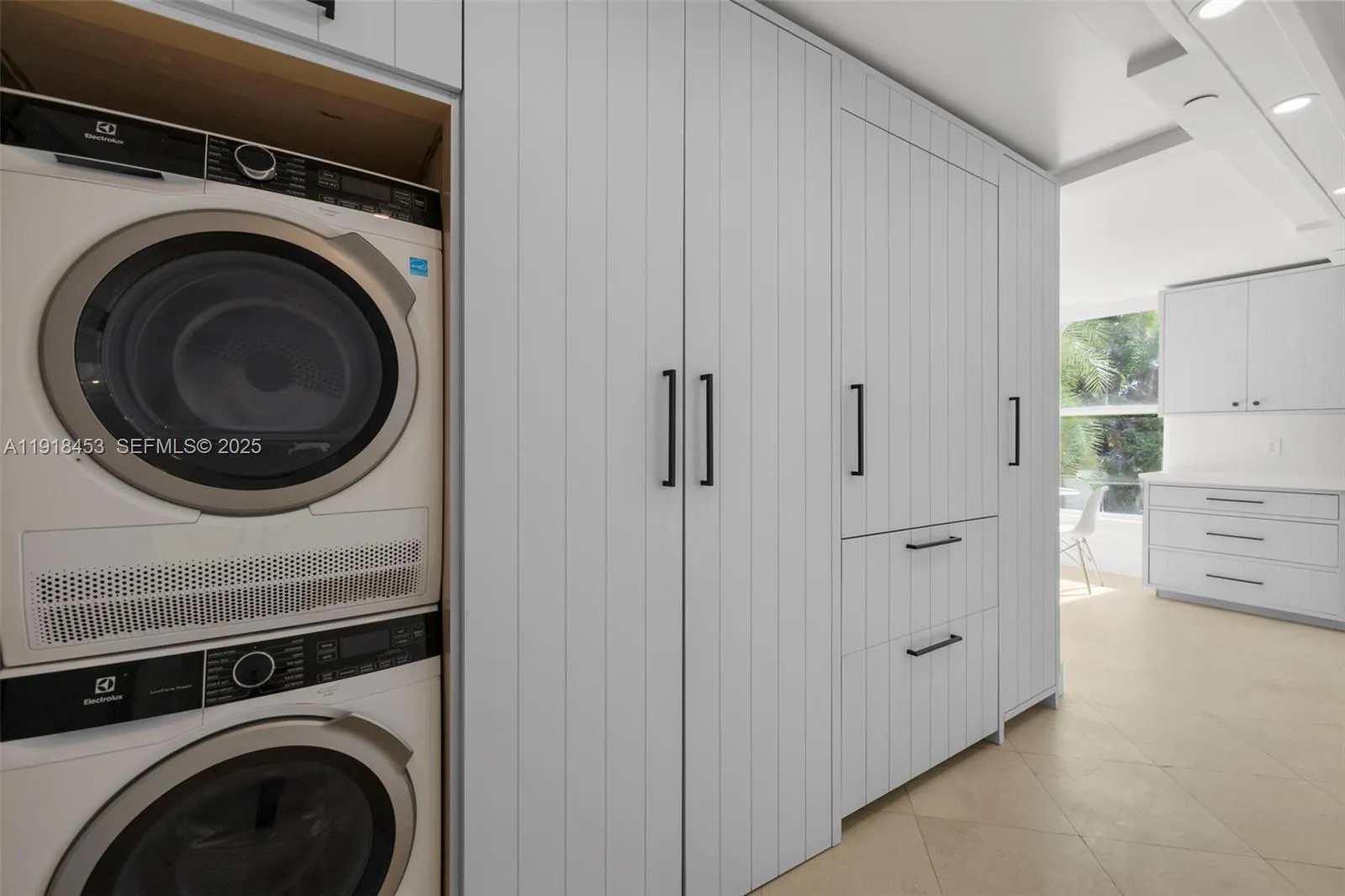 Key Biscayne, Florida 33149, United States, 3 Bedrooms Bedrooms, ,3 BathroomsBathrooms,Residential,Active,247550