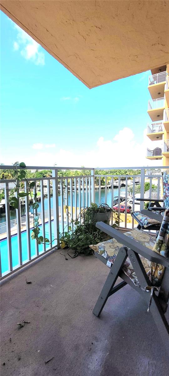 2450 Ne 135th St 305, North Miami, Miami-Dade County, Florida - 1 Bedrooms  
2 Bathrooms - 