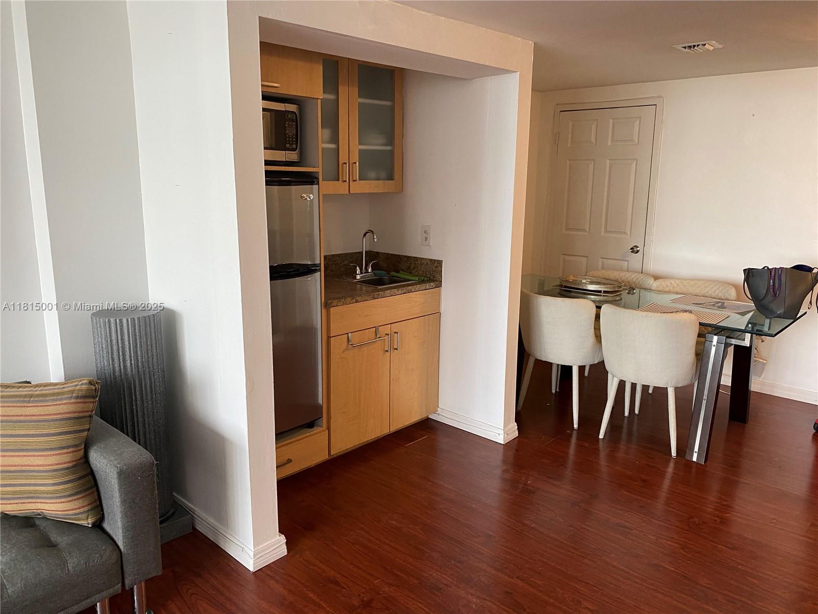 Rental Property at 825 Brickell Bay Dr 443, Miami, Broward County, Florida - Bathrooms: 1  - $2,400 MO.