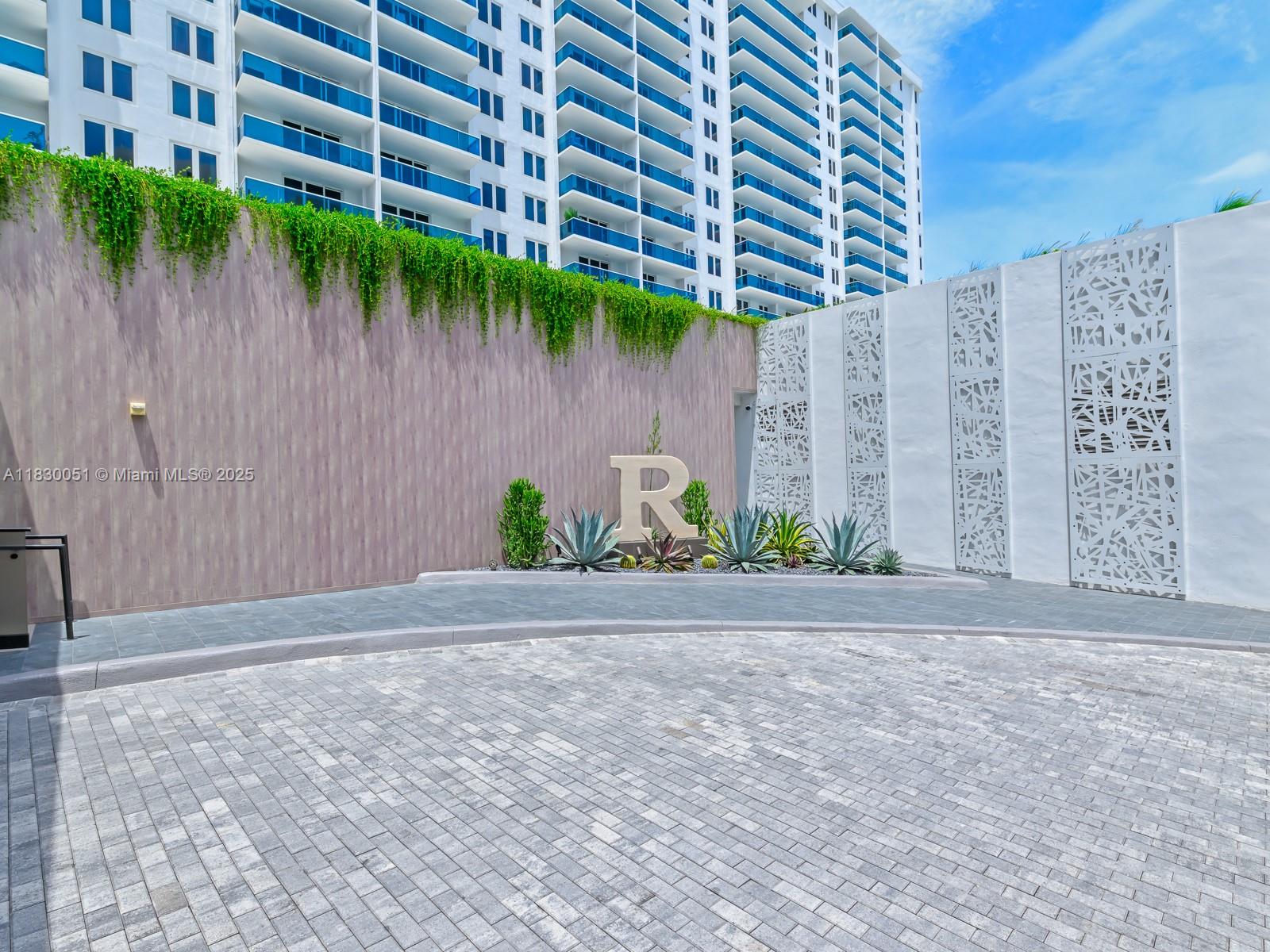 2301 Collins Ave 1631