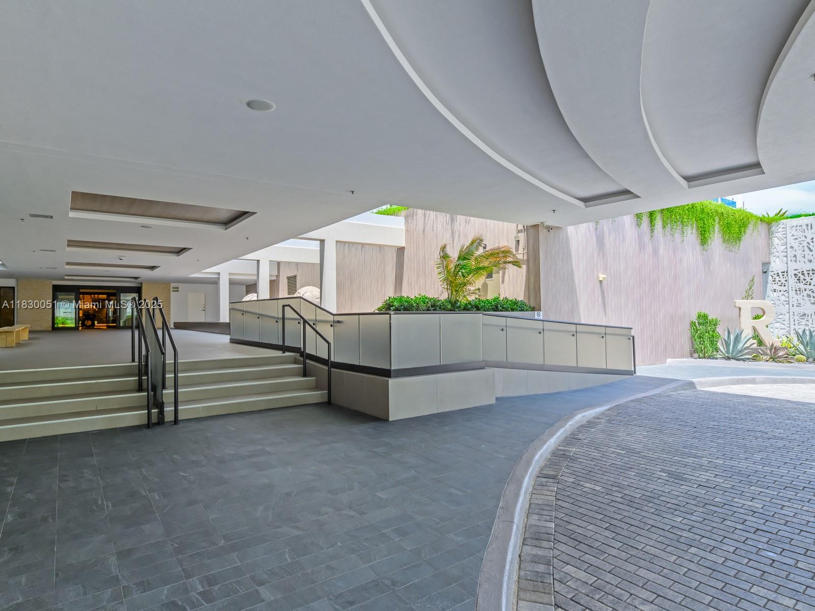 2301 Collins Ave 1631