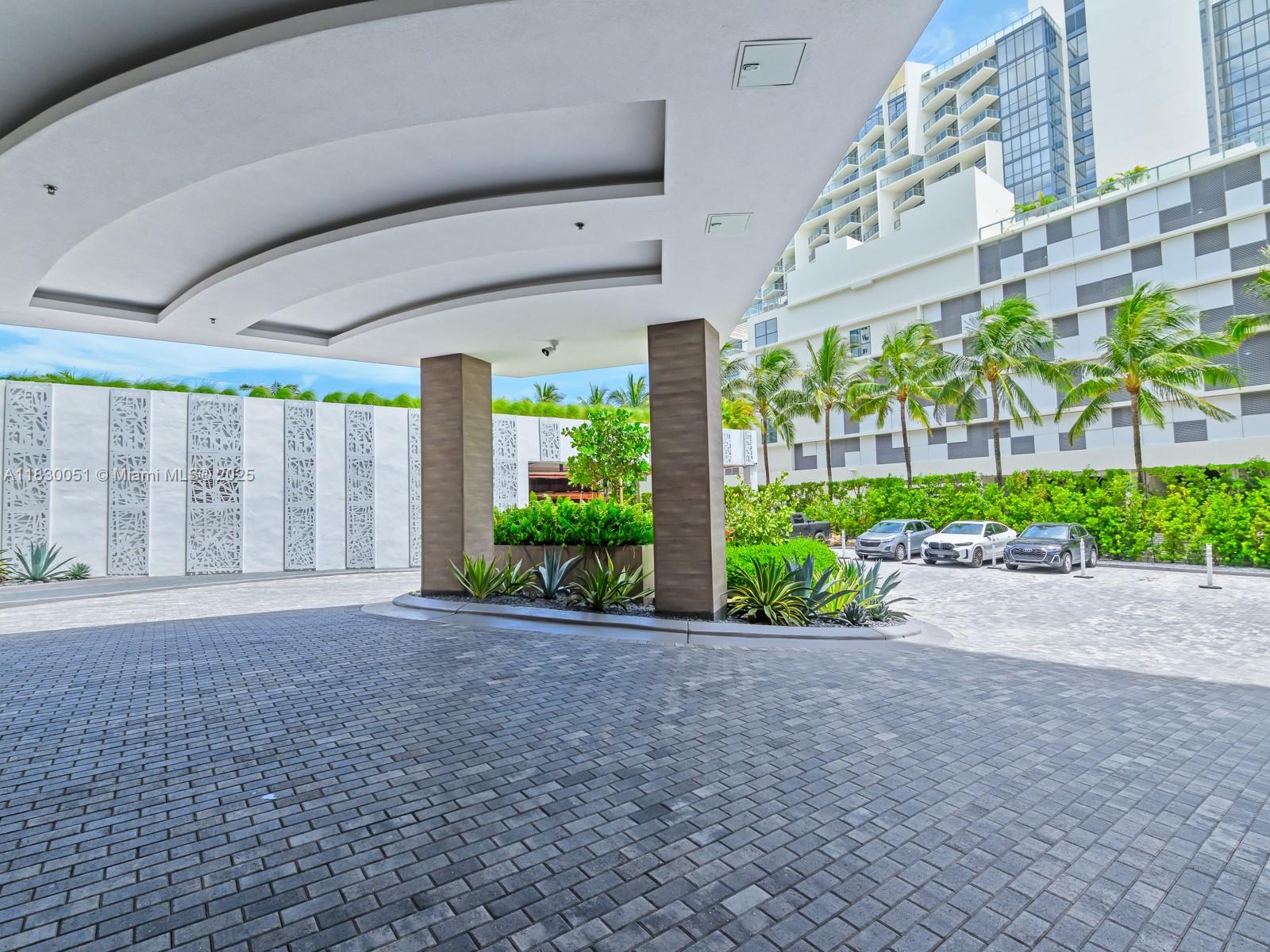 2301 Collins Ave 1631