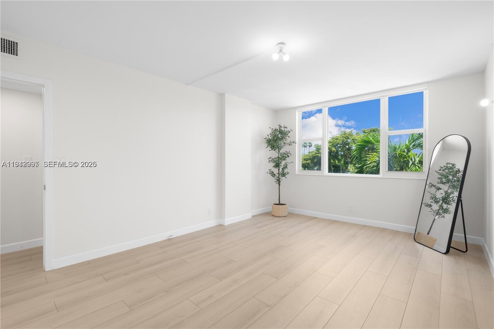 HILLCREST NO 21 CONDO - Residential