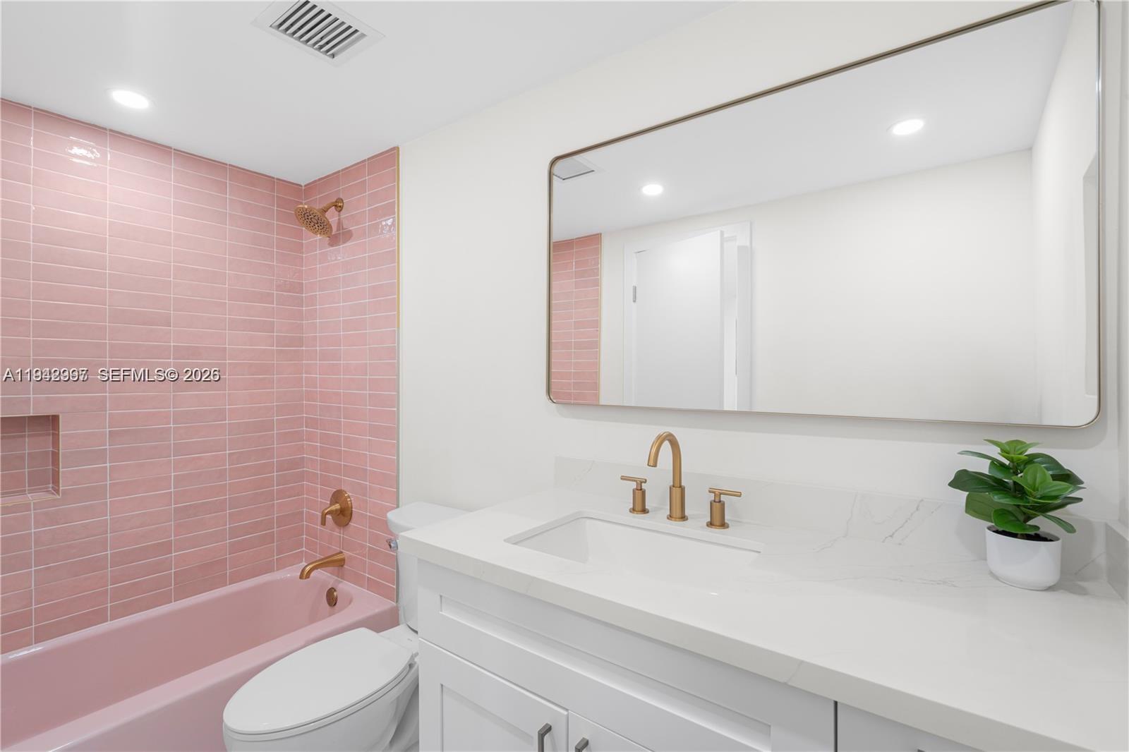 HILLCREST NO 21 CONDO - Residential