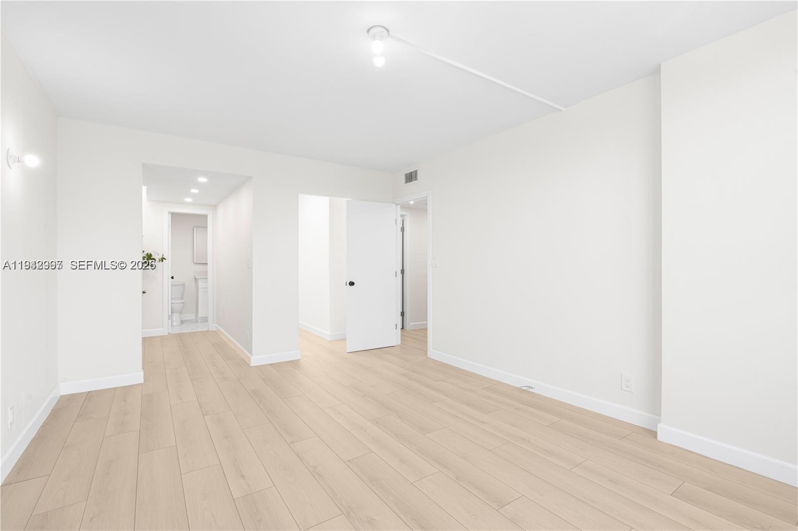 HILLCREST NO 21 CONDO - Residential