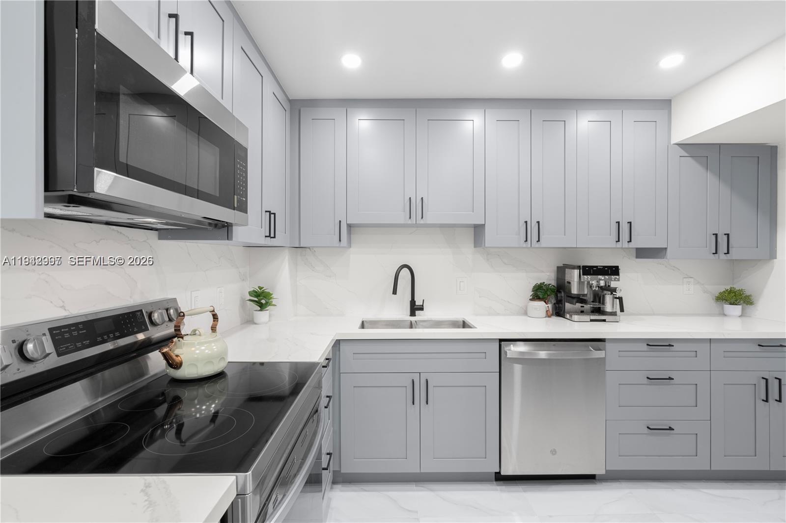 HILLCREST NO 21 CONDO - Residential