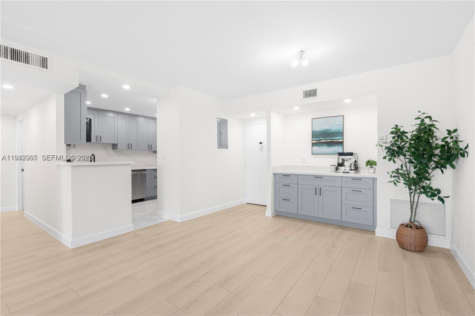 HILLCREST NO 21 CONDO - Residential